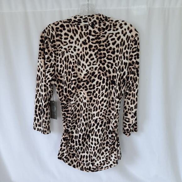 Vince Camuto Leopard Print V-Neck Top - Picture 4 of 9